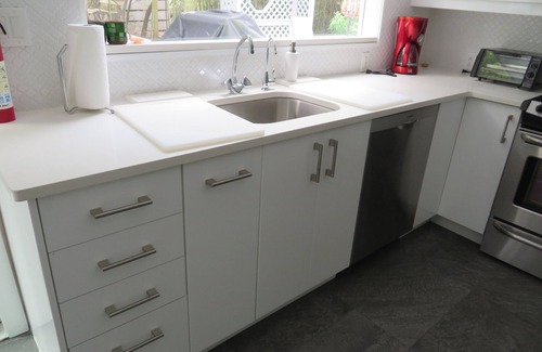 Ocean Beach Maison | 5th from the beach, dog friendly, sleeps 10, outdoor shower a/c utils included!!