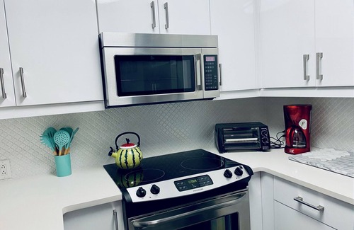 Ocean Beach Maison | 5th from the beach, dog friendly, sleeps 10, outdoor shower a/c utils included!!
