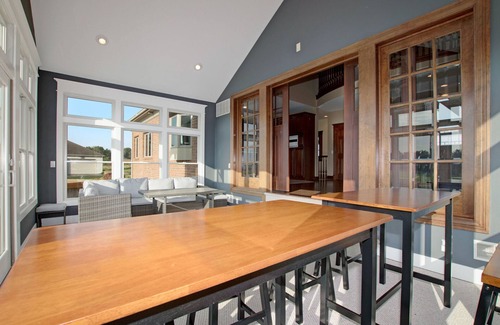 Hamilton Maison | * NOUVELLE LISTE * 6000 pi2 -10 acres, terrain de basket, salle de jeux, piscine, intimité!