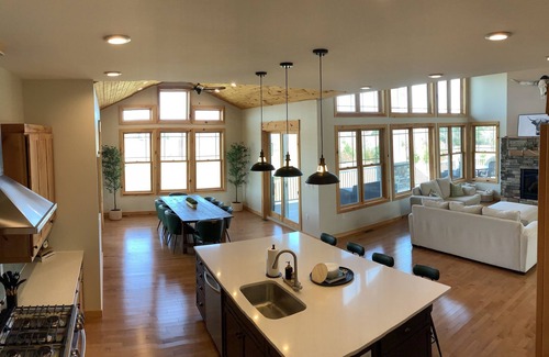 Ontario City Maison | 6 acre estate in Ontariowith lake views
