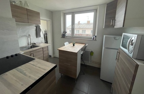 Neudorf Est Appartement | #6 Agréable 2 Pièces au Dernier Étage D'un Immeuble Très Calme du Neudorf