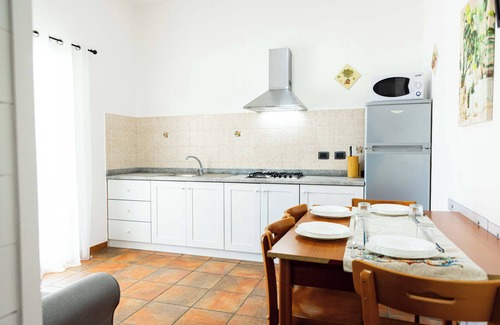 Alcamo Marina Villa | 4 APPARTEMENTS JUSQU'À 22 PERSONNES À 150 M DE LA PLAGE DE LOCATION DE VOITURES WI FI