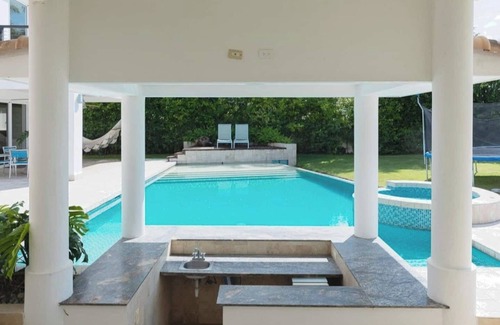 El Palmar Villa | 6 bdr + 7 bthr Villa with Private pool / garden and sunroom🌷🌞 / near the beach 🌅 🌊 👙