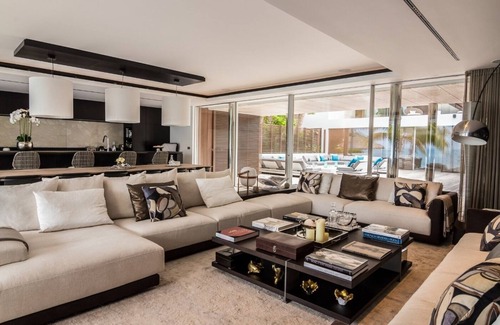 Anse des Flamands Villa | 6 BDRM Architectural Gem w Massage and Cinema