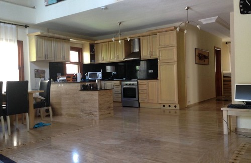 Dalyan City Center Villa | Villa de lujo de 5 dormitorios, piscina privada y bar, wifi gratuito, aire acondicionado, TV por satélite, 2 salones