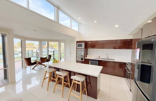 Patterson Lakes Maison | 6-Bed Lake Escape for Families & Friends