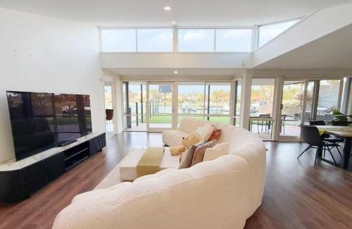 Patterson Lakes Maison | 6-Bed Lake Escape for Families & Friends