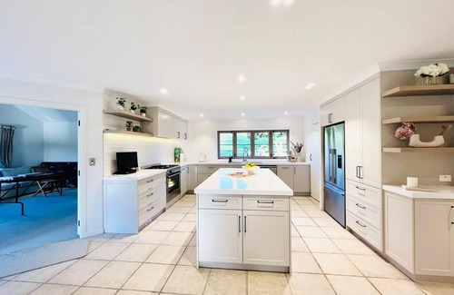 Wairoa Maison | 6 Bed room Villa with swimming pool, spa and tennis court in Tauranga