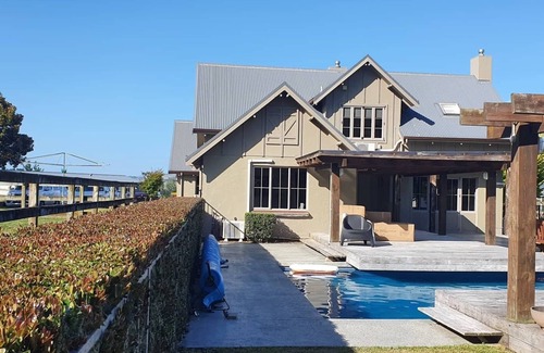 Wairoa Maison | 6 Bed room Villa with swimming pool, spa and tennis court in Tauranga