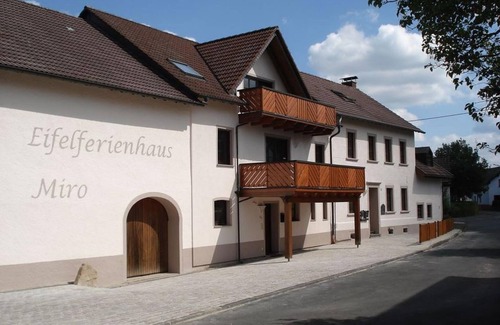 Auel Appartement | 6-bed vacation apartment Eifelglück - Eifelferienhaus Miro