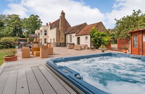 Westgate-on-Sea Cottage | 6 bedroom accommodation in Westgate On Sea, near Margate