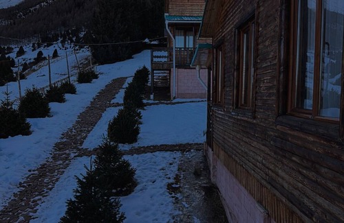 Chunkurchak Maison | 6-bedroom country house in beautiful Bishkek with AC, WiFi