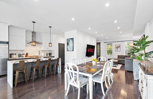 Columbia Heights Maison | 6-Bedroom DC Brownstone - Dual Kitchens, Multiple Living Areas