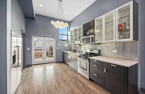 Bronzeville Maison | 6 Bedroom Guest House