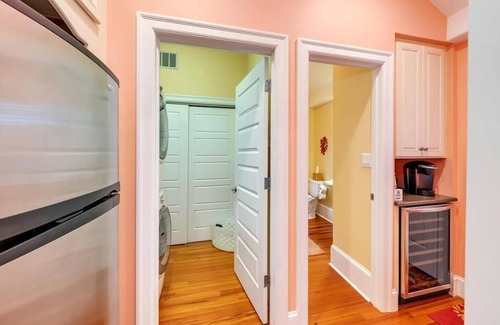 Admiral Estates Maison | 6 Bedroom Home 1 Block to the Beach! 1611 New Jersey Ave