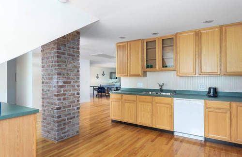Sullivan's Island Maison | 6-bedroom house in fabulous Sullivan's Island with AC, WiFi
