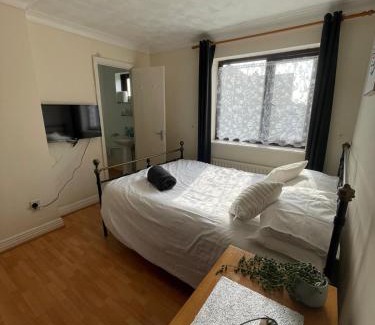 Corby Maison | 6 Bedroom House For Corporate Stays in Corby Suitable for Nightshift Workers