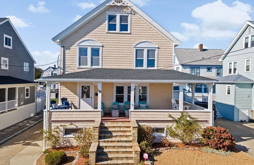 Waveland Maison | 6 Bedroom house steps from the sandy beach