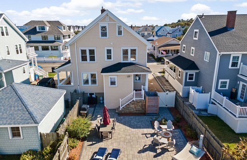 Waveland Maison | 6 Bedroom house steps from the sandy beach