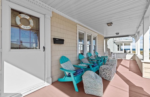 Waveland Maison | 6 Bedroom house steps from the sandy beach