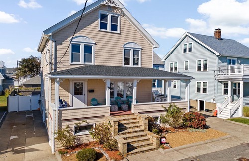 Waveland Maison | 6 Bedroom house steps from the sandy beach