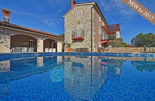 Sveta Nedelja Maison | Villa de luxe en pierre méditerranéenne de 6 chambres avec piscine et spa