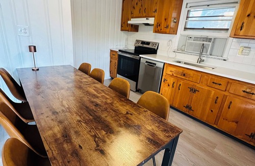 Barnegat Light Maison | 6-bedroom ocean-block renovated duplex in wonderful Barnegat Light with AC, WiFi