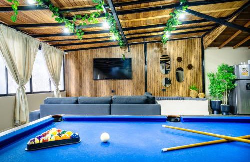 La Candelaria Appartement | 6 bedroom penthouse with pool table- 1 block from Lleras park p4