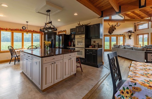 Ithaca Cabine | 6 Bedroom Ultimate Family Retreat