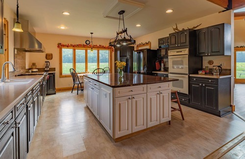 Ithaca Cabine | 6 Bedroom Ultimate Family Retreat