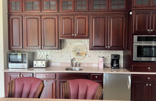 Groton Maison | 6-bedroom vacation home 20 minutes from Cornell University