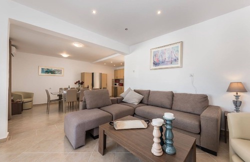Georgioupolis Villa | 6 chambres à pied de la plage et du centre de Georgioupolis