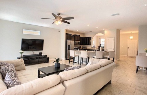 Loughman Maison | 6 Bedrooms/5.5 Bathrooms/Solterra (5278WW)