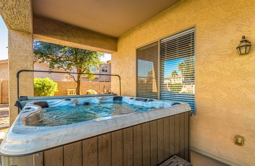 Queen Creek Maison | ❤️ 6 BEDROOMS, 5000sf, ARCADE, NEW JETTED SPA - SLEEPS 25 ❤️