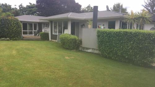 Rotoorangi Maison | 6 bedrooms, Close to rowing, Velodrome, field days