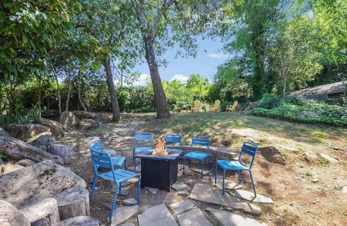 Santa Rosa Maison | 6 bedrooms near Wineries w/Hot Tub, Fire pit, and Arcade near Lake & Trails