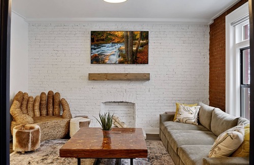 Uptown Maison | 6 Bedrooms - Stunning Remodel, Heart of Downtown Denver