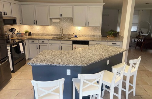 Live Oak Maison | home. perfect for vacations. spacious. centrally located secure community. river walk 17m.