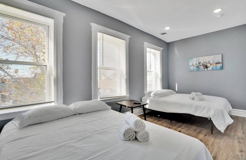 Roselle Park Appartement | 6 Beds-Beautiful Apartment , near Schools, Bus Transits! Pet Friendly!