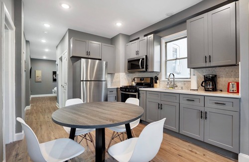 Roselle Park Appartement | 6 Beds-Beautiful Apartment , near Schools, Bus Transits! Pet Friendly!