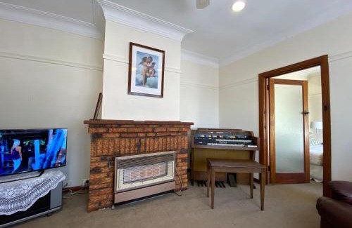 Stawell Maison | 6 Beds-Whole House with 4 bedrooms -Stawell - share accommodation - 2 rooms for 4 gusts are available