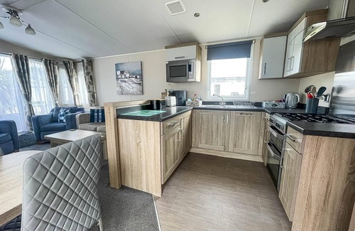 Wells-next-the-Sea Maison | 6 berth caravan with WiFi at Wells-next-the-Sea in Norfolk ref 72032T