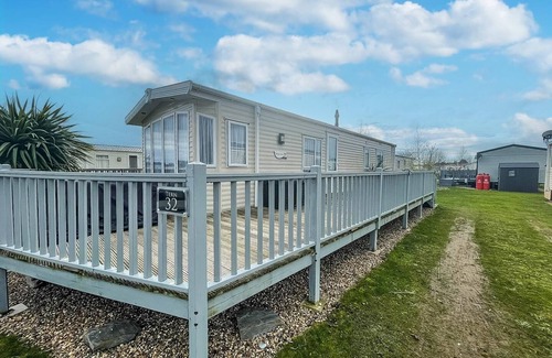 Wells-next-the-Sea Maison | 6 berth caravan with WiFi at Wells-next-the-Sea in Norfolk ref 72032T