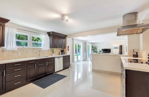 Harbor Beach Maison | 6 BDRM Paradise - Steps to Ocean