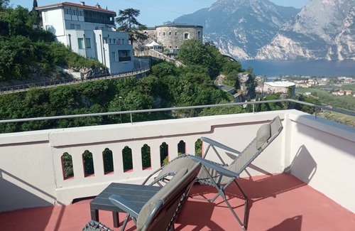 Torbole sul Garda Villa | Jardin Belvédère 6 avec grand balcon et grand jardin superbe vue sur Gardalke
