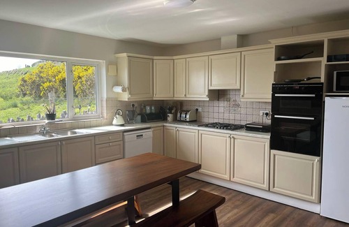 Blackwater Bridge Maison | 6 Ensuite Bedrooms-sleeps 12-garden-sea & Mtn View