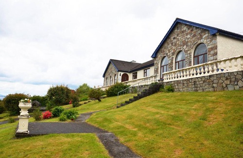Blackwater Bridge Maison | 6 Ensuite Bedrooms-sleeps 12-garden-sea & Mtn View