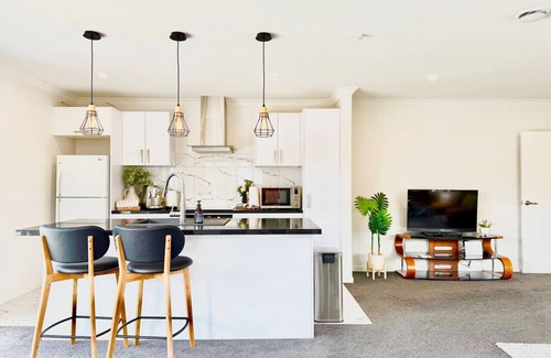 Avonhead Maison | 6 Guests Family Home 7 Minutes to Airport