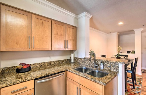 Camelback East Copropriété | 6 Mi to Downtown: Phoenix Condo w/ Pool Access!