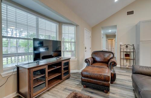 University Hills and Windsor Park Maison | 6 Mi to Dtwn Austin Retreat with Patio and Grill